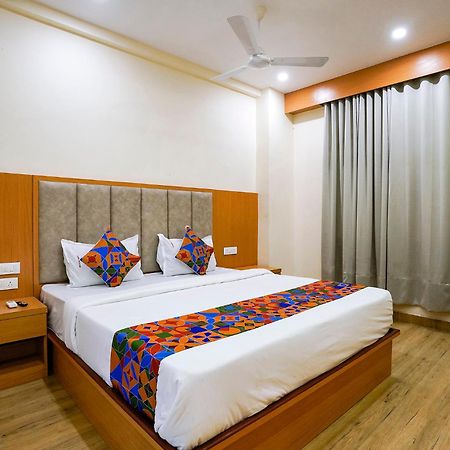 Fabhotel 7 Square - Nr Bkc Mumbai Exteriör bild