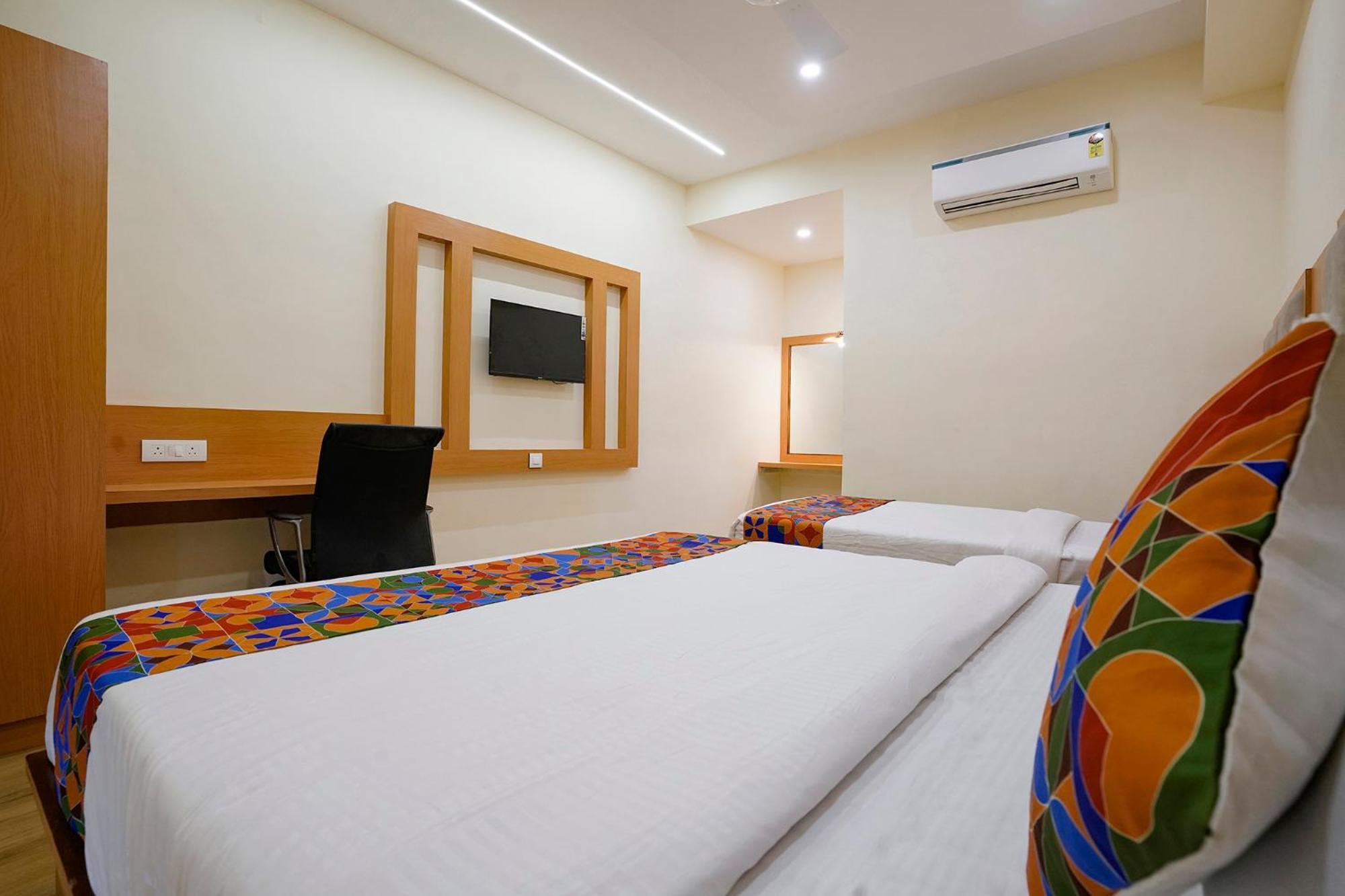Fabhotel 7 Square - Nr Bkc Mumbai Exteriör bild