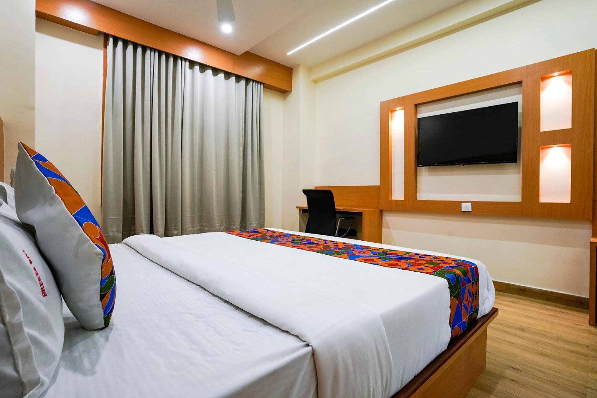 Fabhotel 7 Square - Nr Bkc Mumbai Exteriör bild